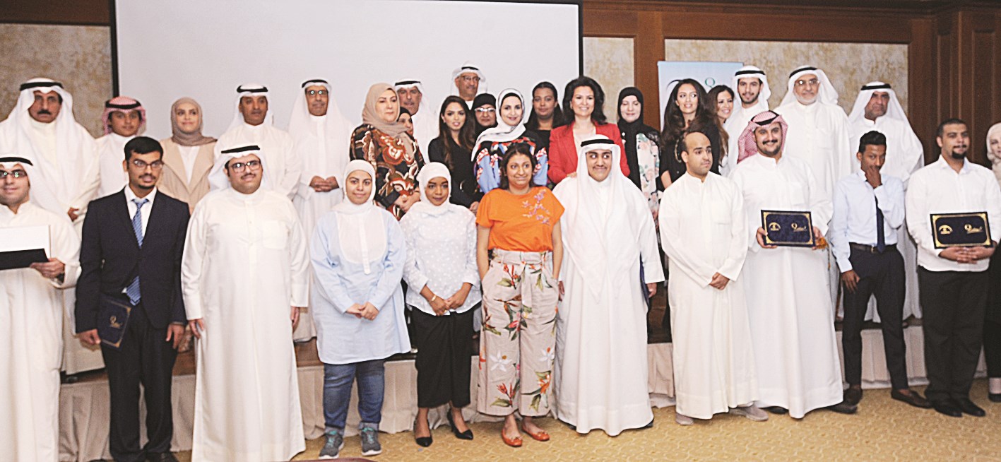 u0627u0644u0645u0643u0631u0645u0648u0646 u0641u064a u0644u0642u0637u0629 u062cu0627u0645u0639u0629  (u062au0635u0648u064au0631 u0643u0631u0645 u0630u064au0627u0628)