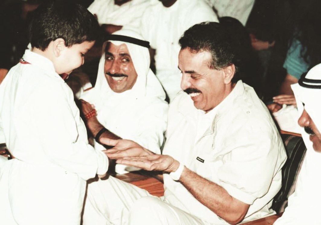 محمد السنعوسي ممازحاً رنيم قطيط في طفولته