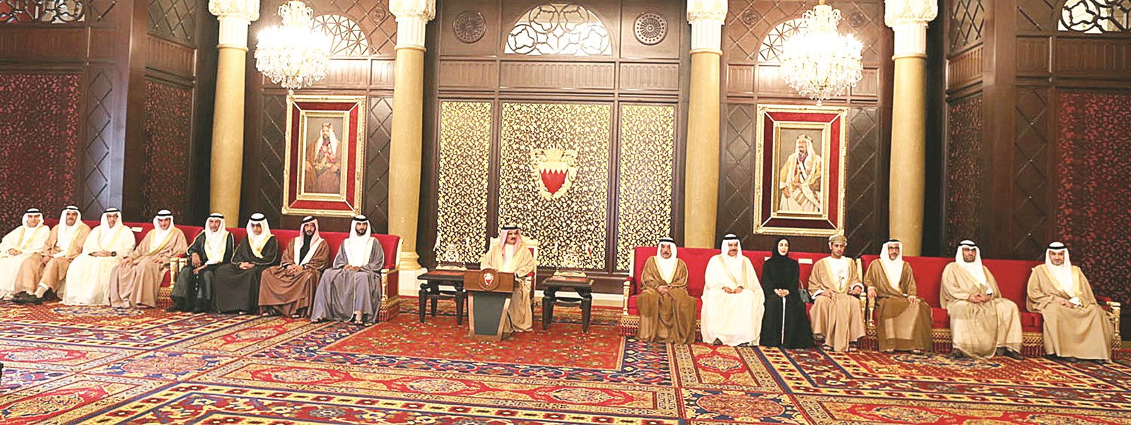 حمد بن عيسى خلال استقباله مجلس وزراء الشباب والرياضة الخليجي