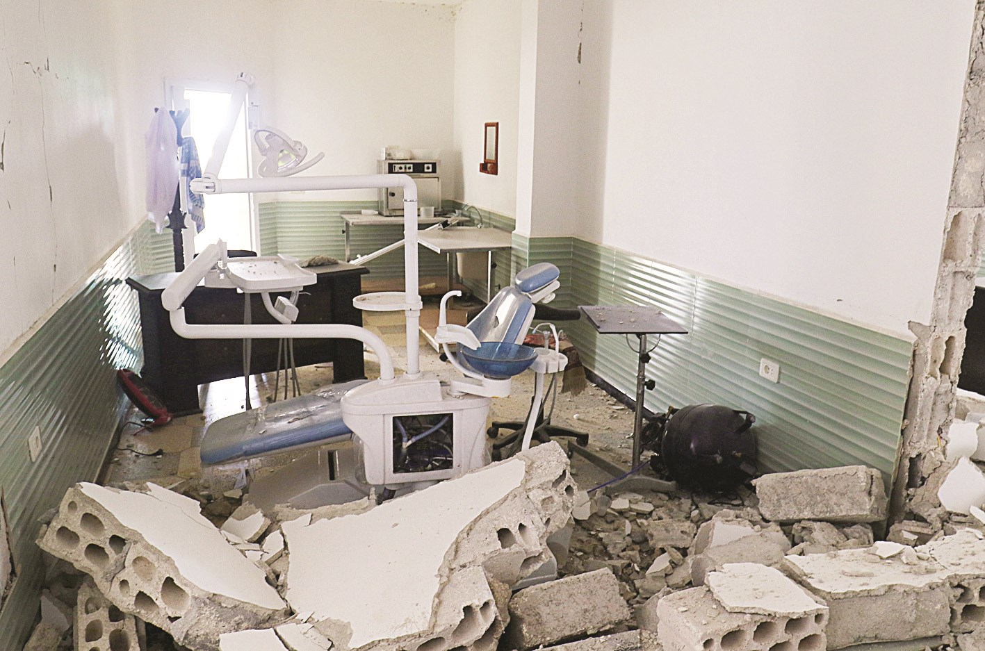 u062fu0645u0627u0631 u062fu0627u062eu0644 u0645u0633u062au0634u0641u0649 u0641u064a u0631u064au0641 u0625u062fu0644u0628 u0646u062au064au062cu0629 u063au0627u0631u0627u062a u0627u0644u0646u0638u0627u0645 u0648u062du0644u0641u0627u0626u0647   (u0627 u0641 u0628)