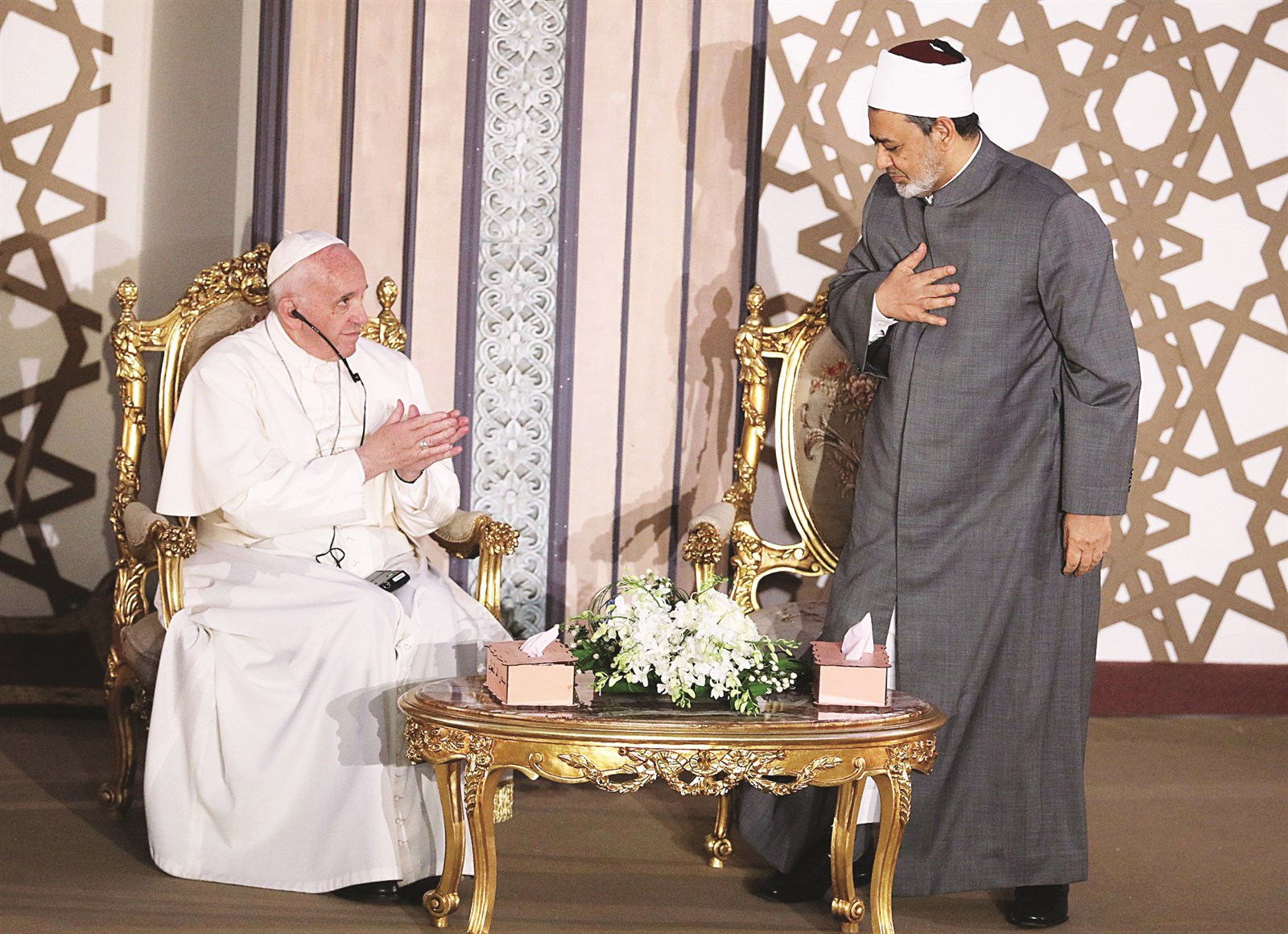 u0627u0644u0637u064au0628 u0648u0641u0631u0627u0646u0633u064au0633 u0641u064a u0627u0644u0645u0624u062au0645u0631 u0623u0645u0633 (u0631u0648u064au062au0631u0632)