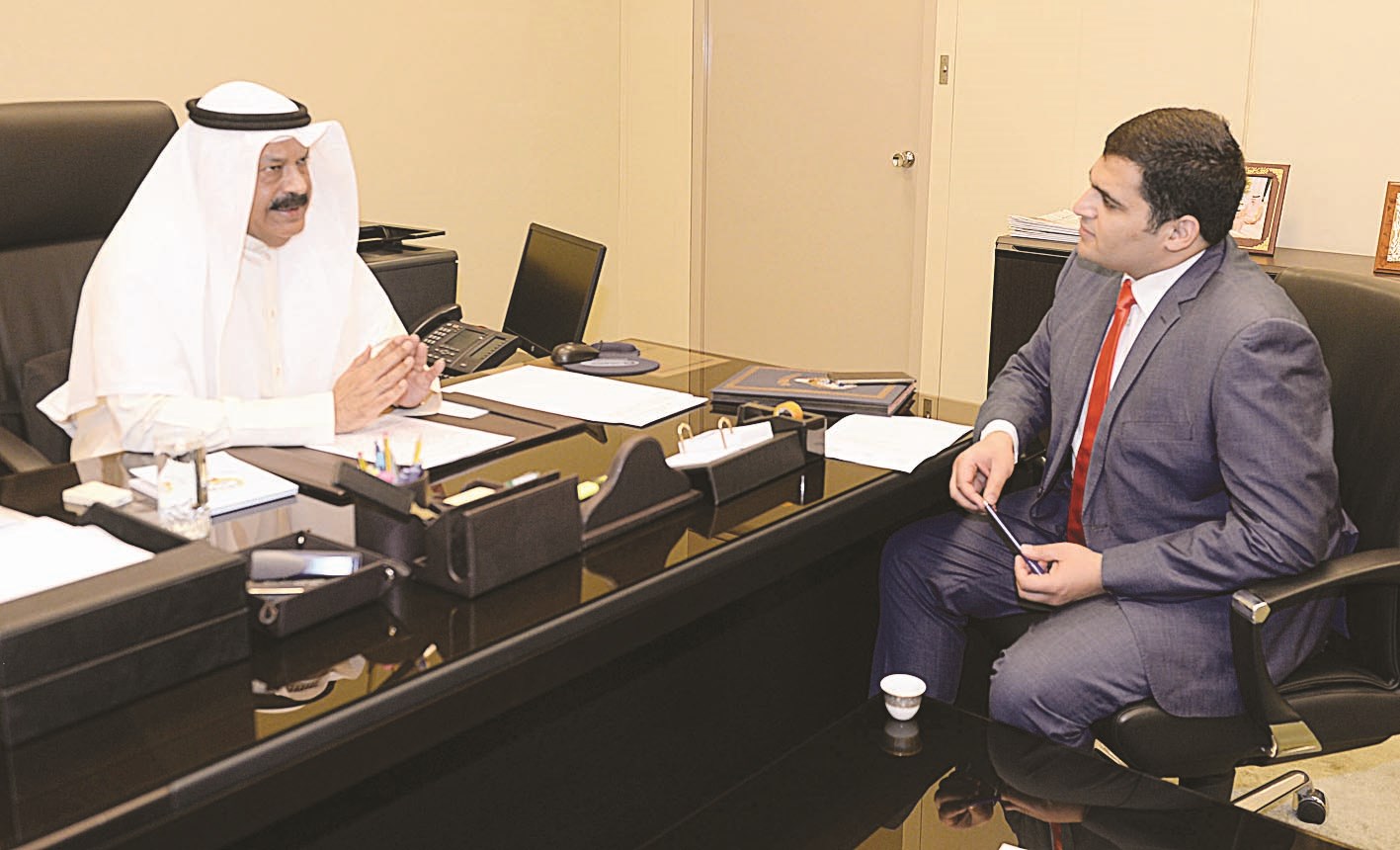 الدخيل متحدثاً لـ «الراي»  (تصوير زكريا عطية)