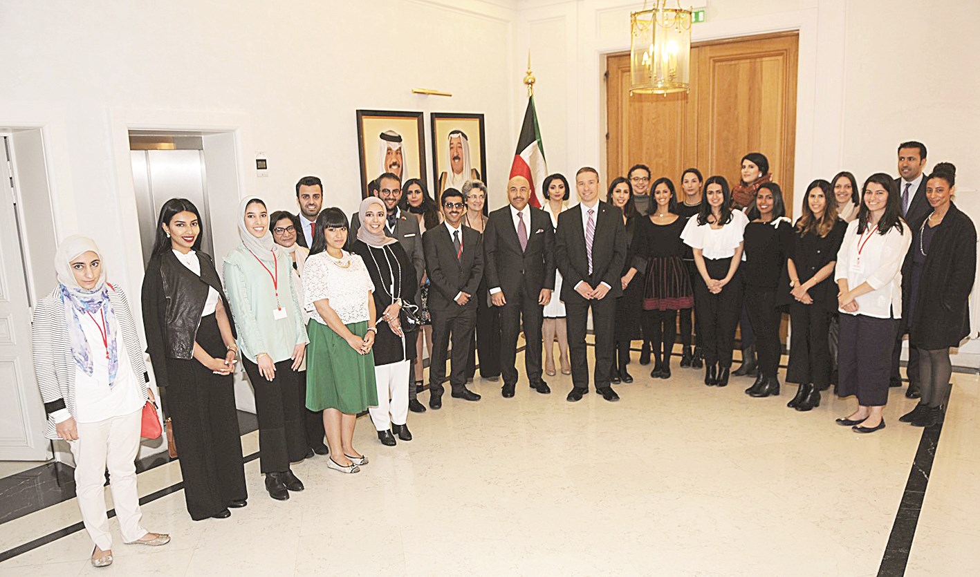 u0627u0644u0633u0641u064au0631 u0627u0644u0633u0644u064au0645u0627u0646 u0645u062au0648u0633u0637u0627u064b u0627u0644u062eu0631u064au062cu064au0646 u0648u0623u0633u0627u062au0630u062au0647u0645