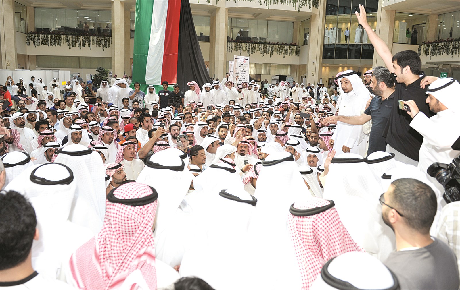 u062cu0627u0646u0628 u0645u0646 u0627u0644u0627u0639u062au0635u0627u0645 (u062au0635u0648u064au0631 u0633u0639u062f u0647u0646u062fu0627u0648u064a)