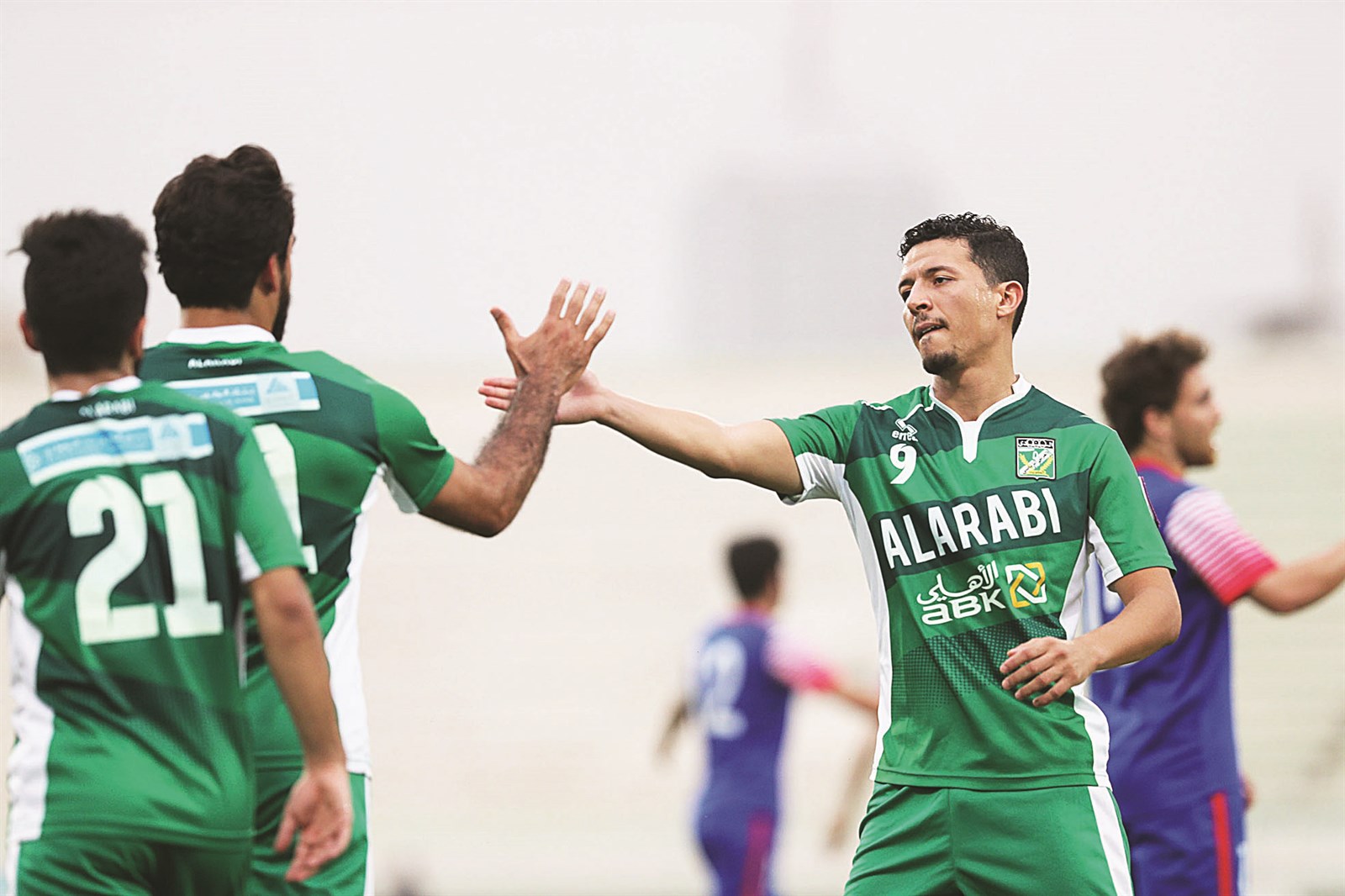 u0627u0644u0634u0631u0645u064au0637u064a u0644u0627u0639u0628 u0627u0644u0639u0631u0628u064a u0645u0647u0646u0626u0627u064b u0627u0644u0645u0648u0633u0648u064a u0628u0647u062fu0641u0647 u0641u064a u0645u0631u0645u0649 u0627u0644u062au0636u0627u0645u0646    b (u0627u0644u0623u0632u0631u0642 u062fu0648u062a u0643u0648u0645)