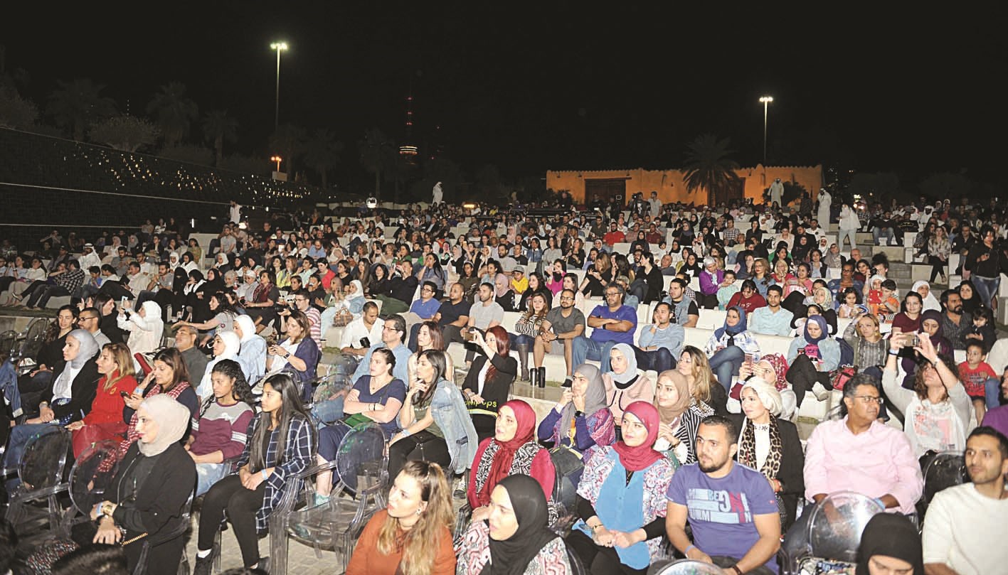 جمهور غفير ملأ المكان (تصوير سعود سالم)