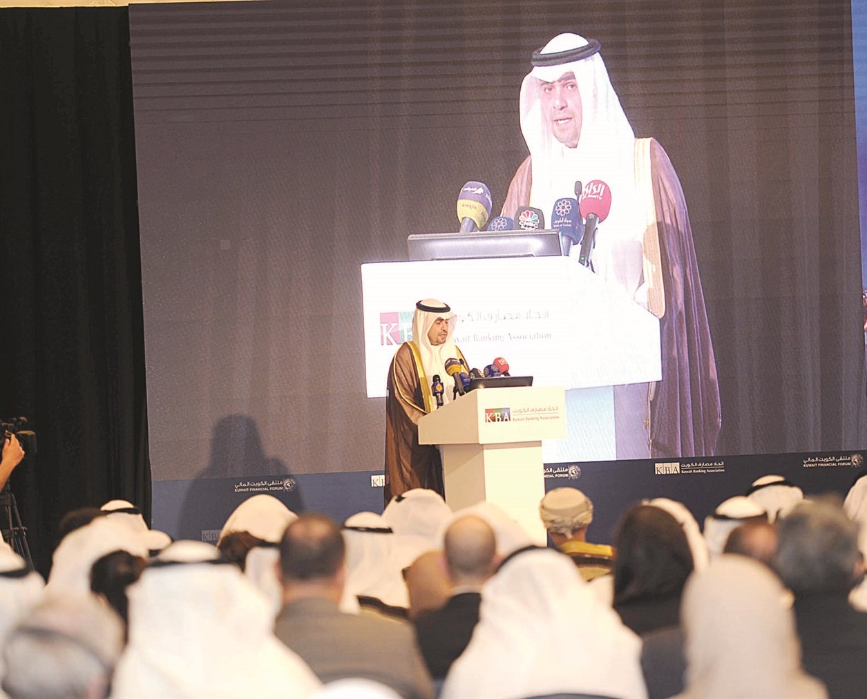 الصالح مفتتحاً الملتقى