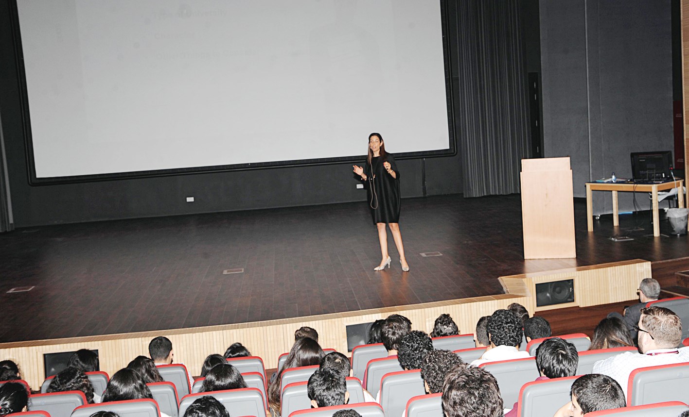 كارين نصر الله تتحدّث في الندوة  (تصوير كرم ذياب)