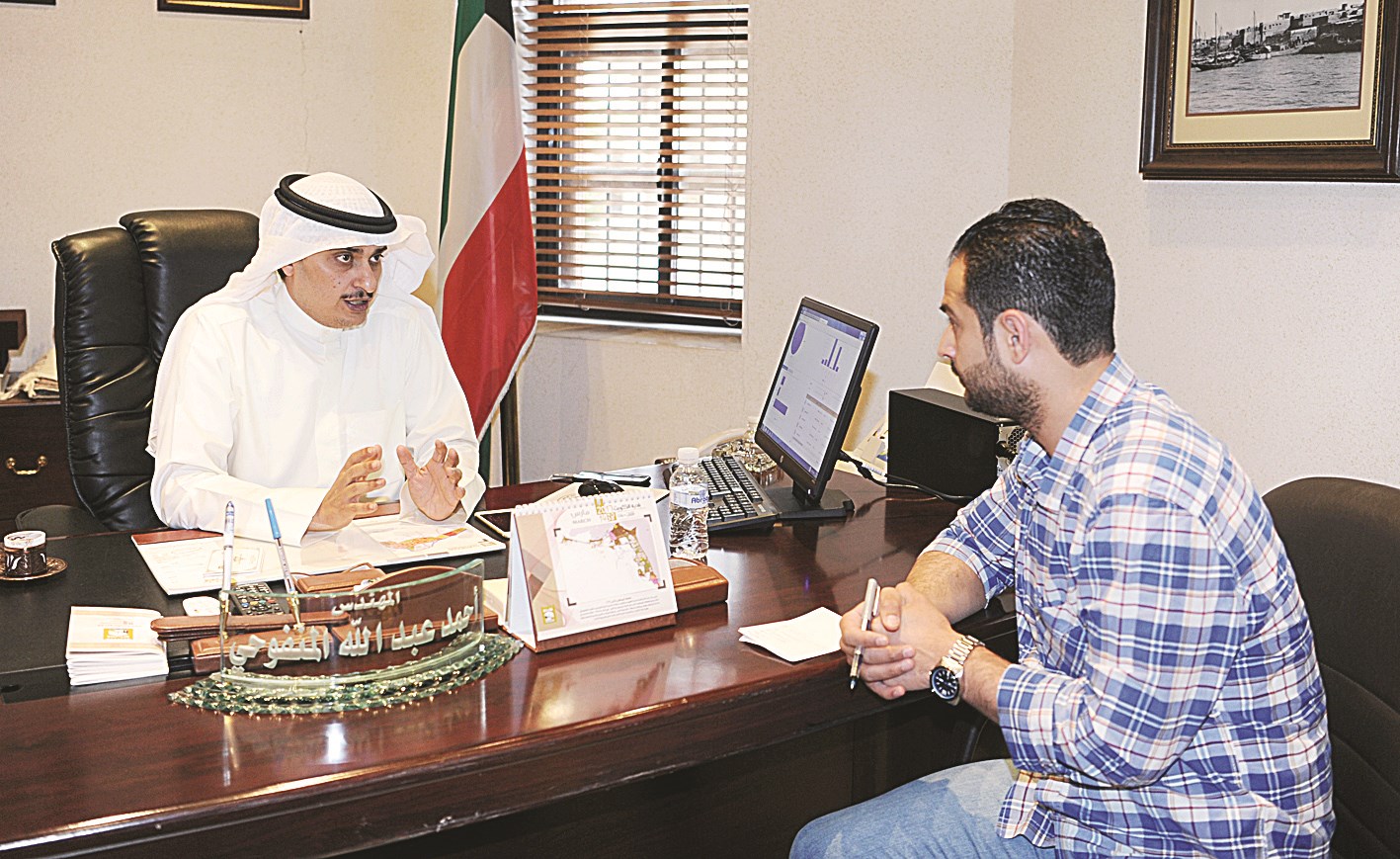 المنفوحي متحدثاً إلى الزميل محمد أنور