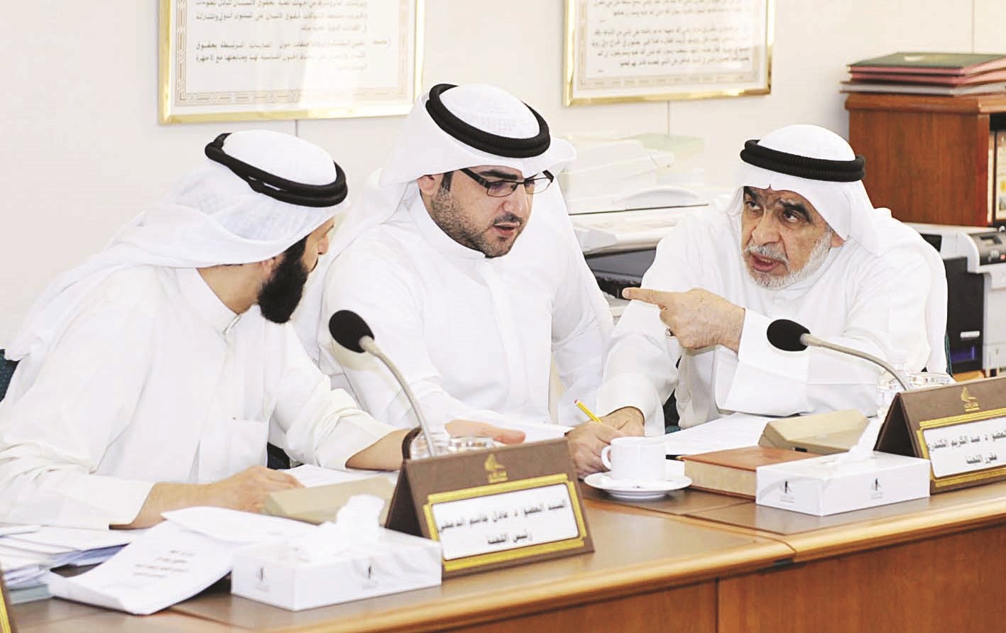 u062du0648u0627u0631 u0628u064au0646 u0623u0639u0636u0627u0621 u0627u0644u0644u062cu0646u0629 u0641u064a u0627u0644u0627u062cu062au0645u0627u0639  (u062au0635u0648u064au0631 u0646u0627u064au0641 u0627u0644u0639u0642u0644u0629)