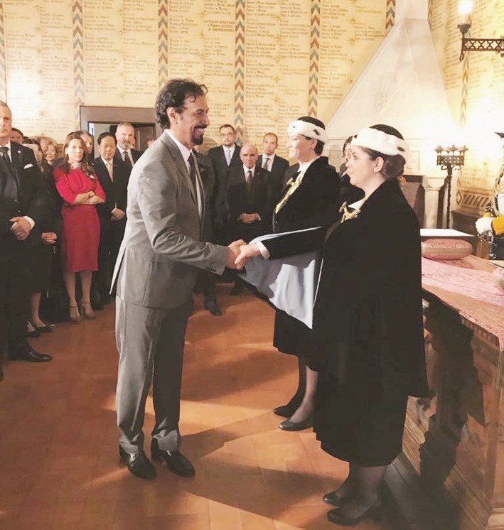 u0625u062du062fu0649 u0631u0626u064au0633u062au064a u0633u0627u0646 u0645u0627u0631u064au0646u0648 u062au0635u0627u0641u062d u0627u0644u0633u0641u064au0631 u0627u0644u062eu0627u0644u062f