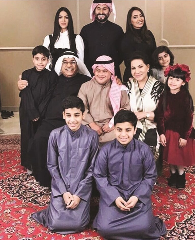 روان مهدي وسعاد عبدالله مع فريق «سعد من ذوي الاحتياجات الخاصة»