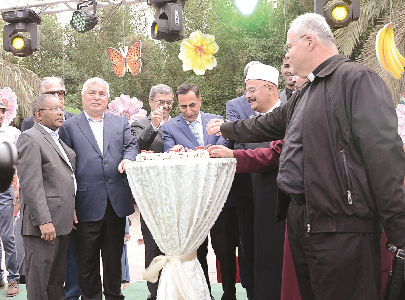 قطع قالب الحلوى