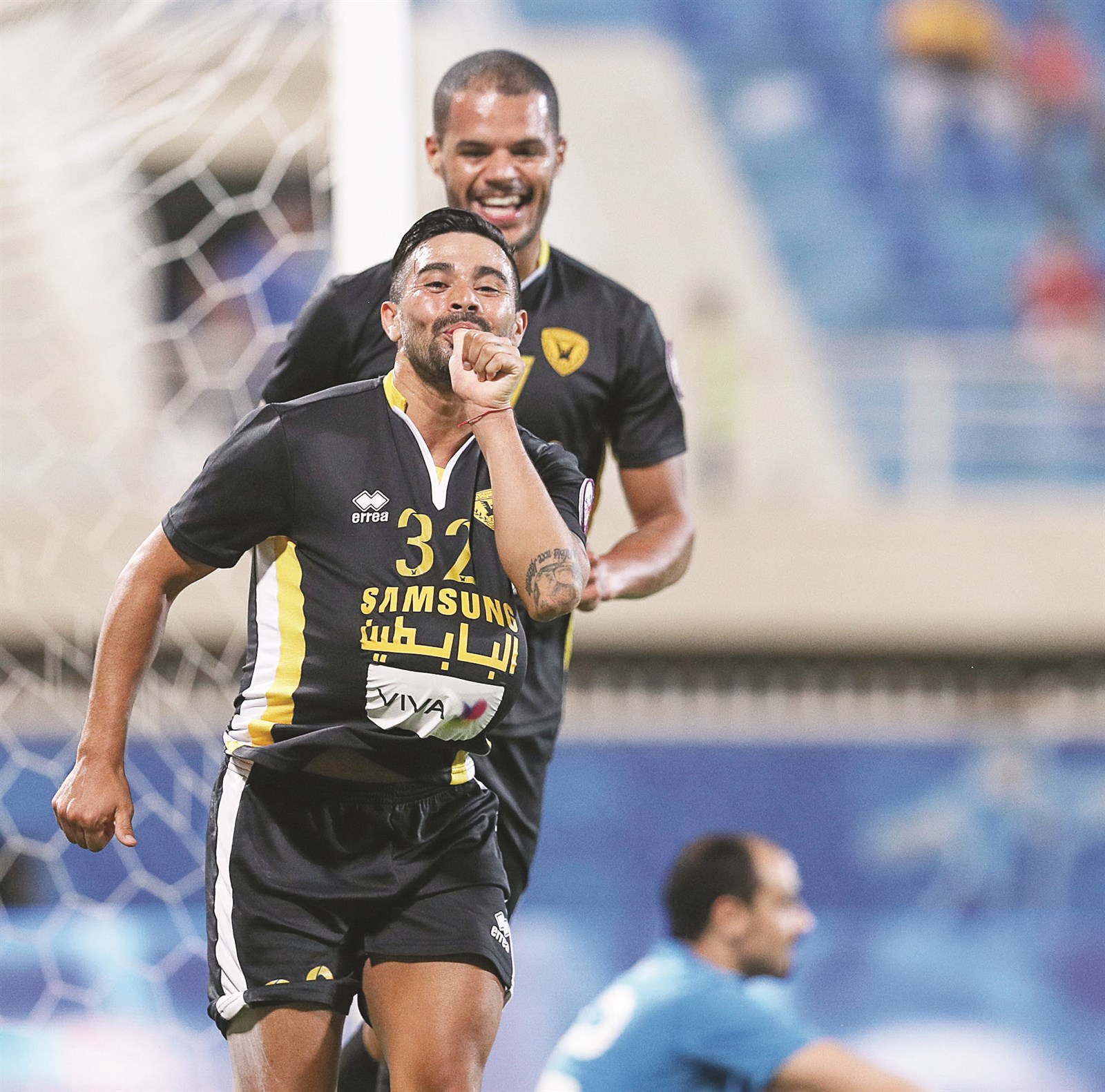 u062fu0627 u0633u064au0644u0641u0627 u0648u0628u0644u0627u0646u0643u0648... u00abu0625u0644u0649 u0627u0644u0646u0648u0631u00bb u0623u062eu064au0631u0627u064b b (u0627u0644u0623u0631u0632u0642 u062fu0648u062a u0643u0648u0645)