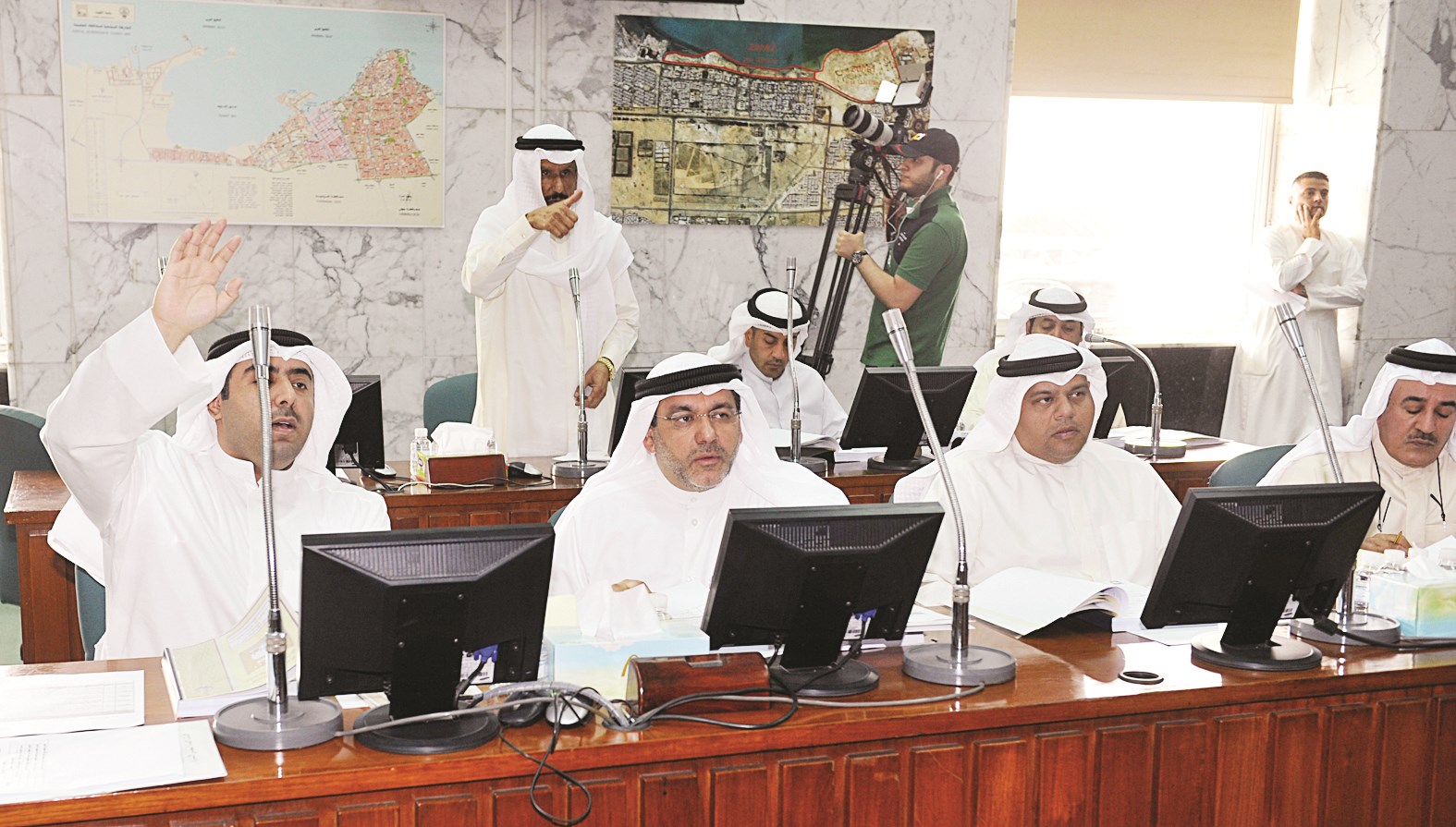 u0623u0639u0636u0627u0621 u0627u0644u0645u062cu0644u0633 u0627u0644u0628u0644u062fu064a u062eu0644u0627u0644 u0627u0644u062au0635u0648u064au062a u0639u0644u0649 u062au062eu0635u064au0635 u062cu0646u0648u0628 u062eu064au0637u0627u0646 (u062au0635u0648u064au0631 u0633u0639u062f u0647u0646u062fu0627u0648u064a)