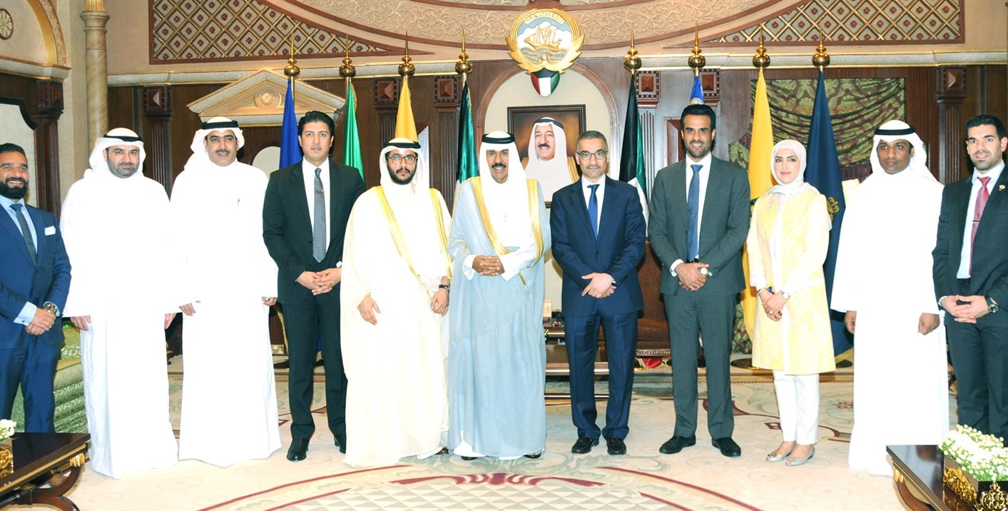 ...وسموه متوسطا أعضاء جمعية الأطباء والجراحين