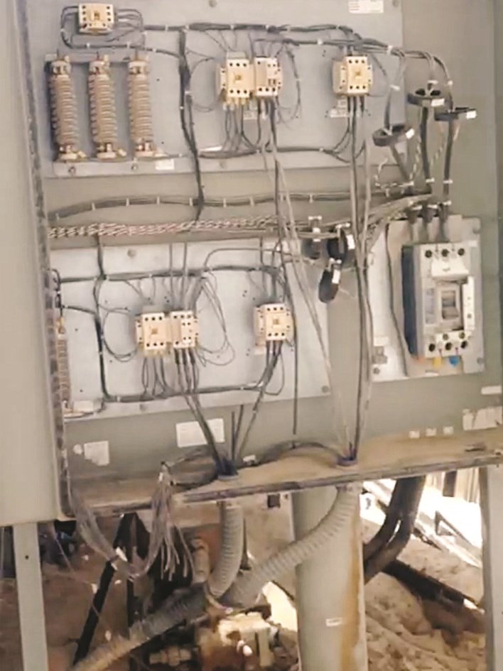 ... والمحول مجرداً من الكيبلات