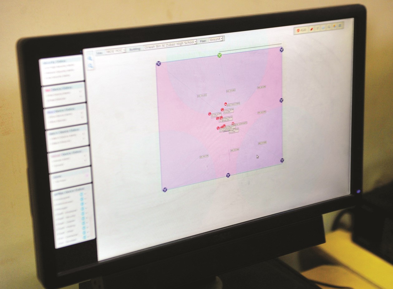 شاشة تعرض مصدر الذبذبات في قاعة الامتحانات