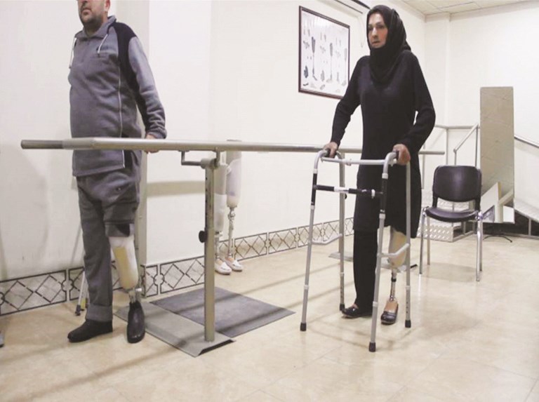 النازحة نوفة علوان التي تتلقى العلاج على نفقة الهلال الأحمر