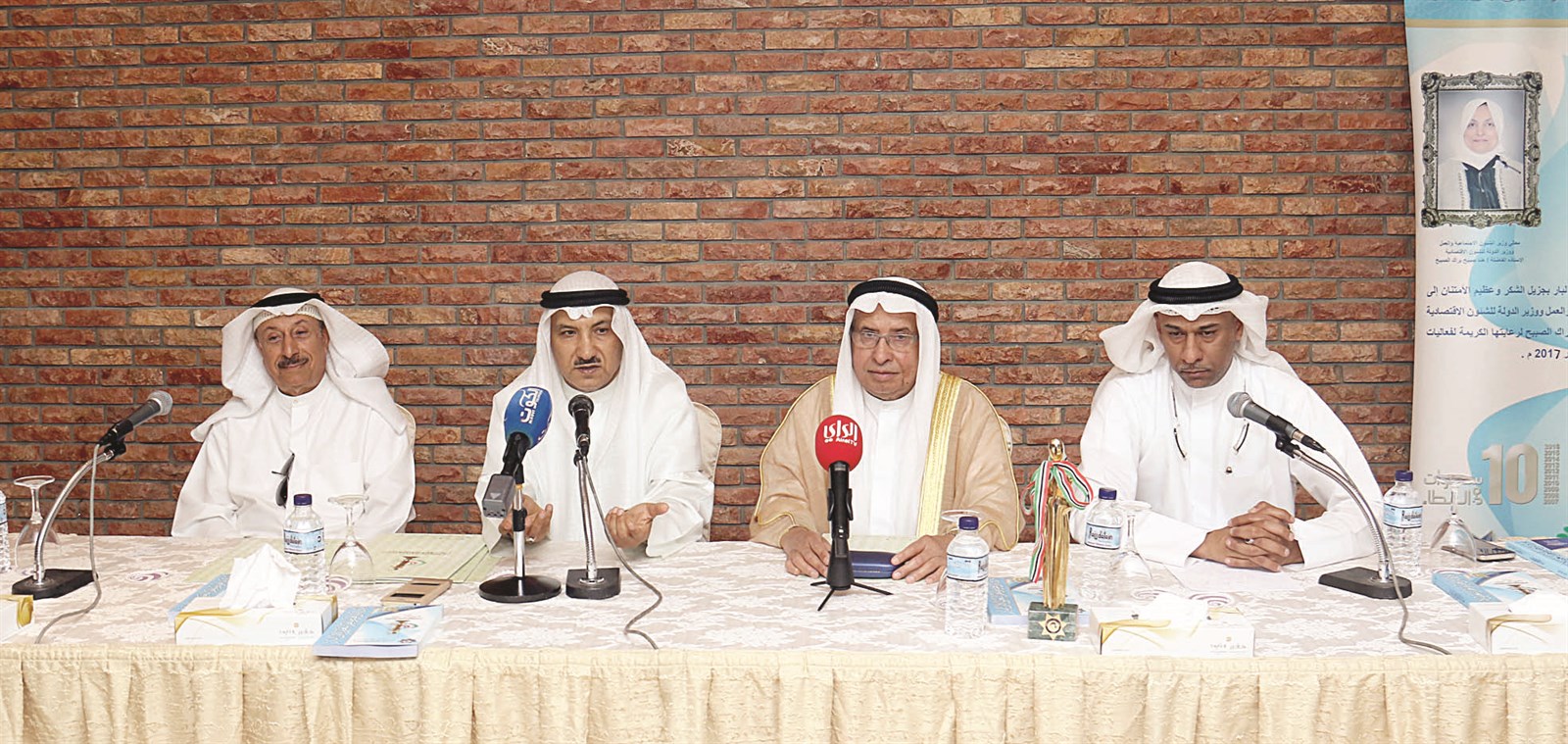 u0627u0644u0645u062au062du062fu062bu0648u0646 u0641u064a u0627u0644u0645u0624u062au0645u0631 u0627u0644u0635u062du0627u0641u064a (u062au0635u0648u064au0631 u0628u0633u0627u0645 u0632u064au062fu0627u0646)