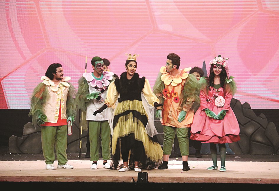 u0645u0634u0647u062f u0645u0646 u0645u0633u0631u062du064au0629 u00abu0627u0644u0645u0627u0621 u0627u0644u0633u062du0631u064au00bb  (u062au0635u0648u064au0631 u0628u0633u0627u0645 u0632u064au062fu0627u0646)