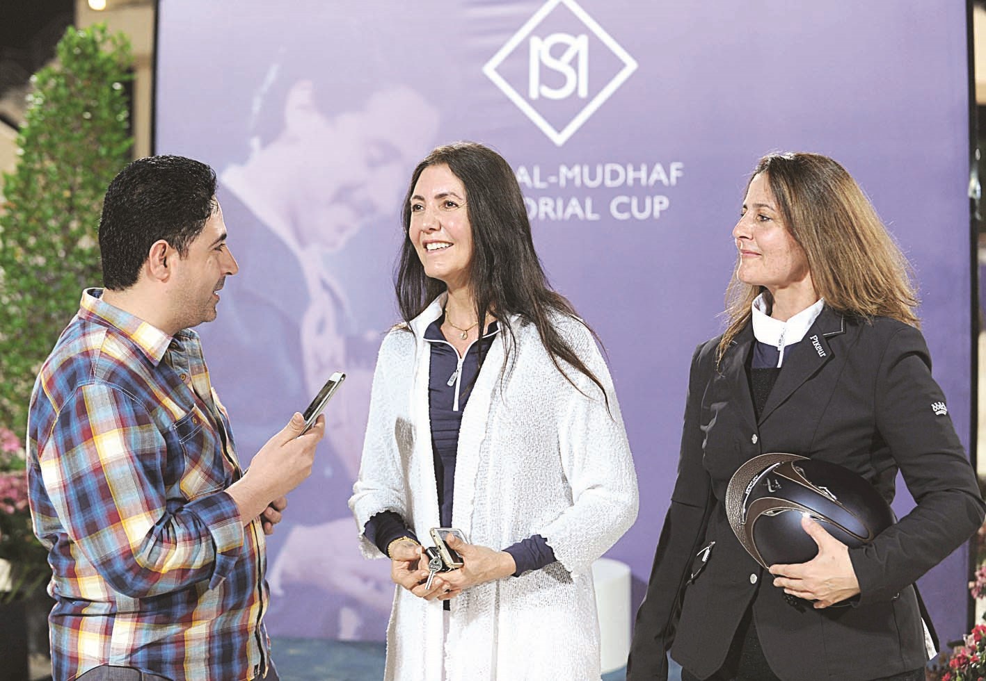 u062cu0645u064au0644u0629 u0648u0646u0627u062fu064au0629 u0627u0644u0645u0637u0648u0639 u062au062au062du062fu062bu0627u0646 u0625u0644u0649 u0627u0644u0632u0645u064au0644 u0647u0627u0646u064a u0633u064au0641 u0627u0644u062fu064au0646