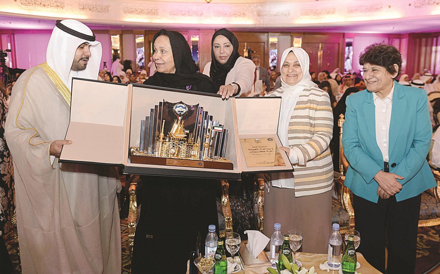 هدية لممثلة صاحب السمو