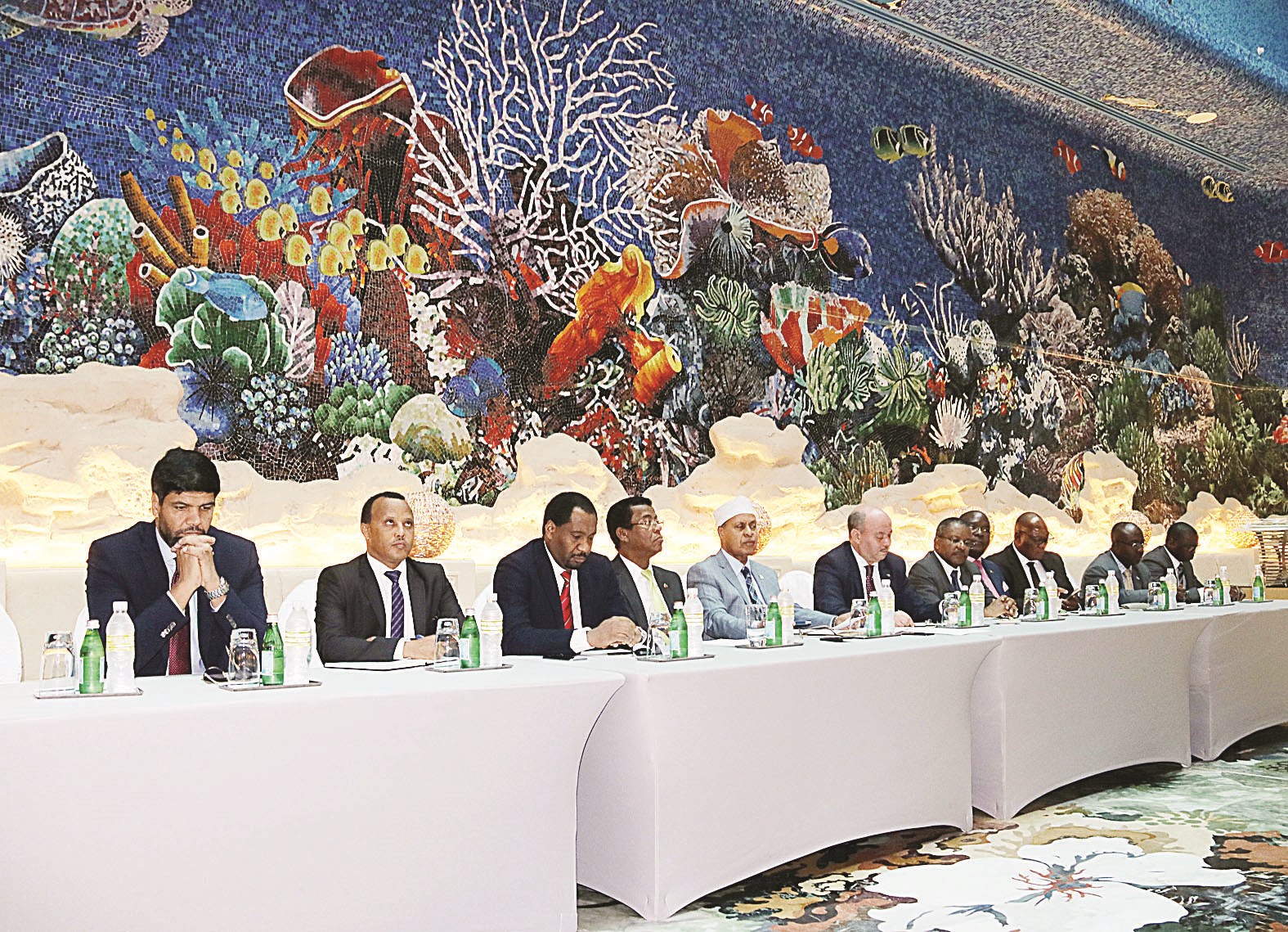 u0627u0644u0633u0641u0631u0627u0621 u0627u0644u0623u0641u0627u0631u0642u0629 u062eu0644u0627u0644 u0645u0634u0627u0631u0643u062au0647u0645 u0641u064a u0627u0644u0645u0624u062au0645u0631 u0627u0644u0635u062du0627u0641u064a (u062au0635u0648u064au0631 u0623u0633u0639u062f u0639u0628u062f u0627u0644u0644u0647)