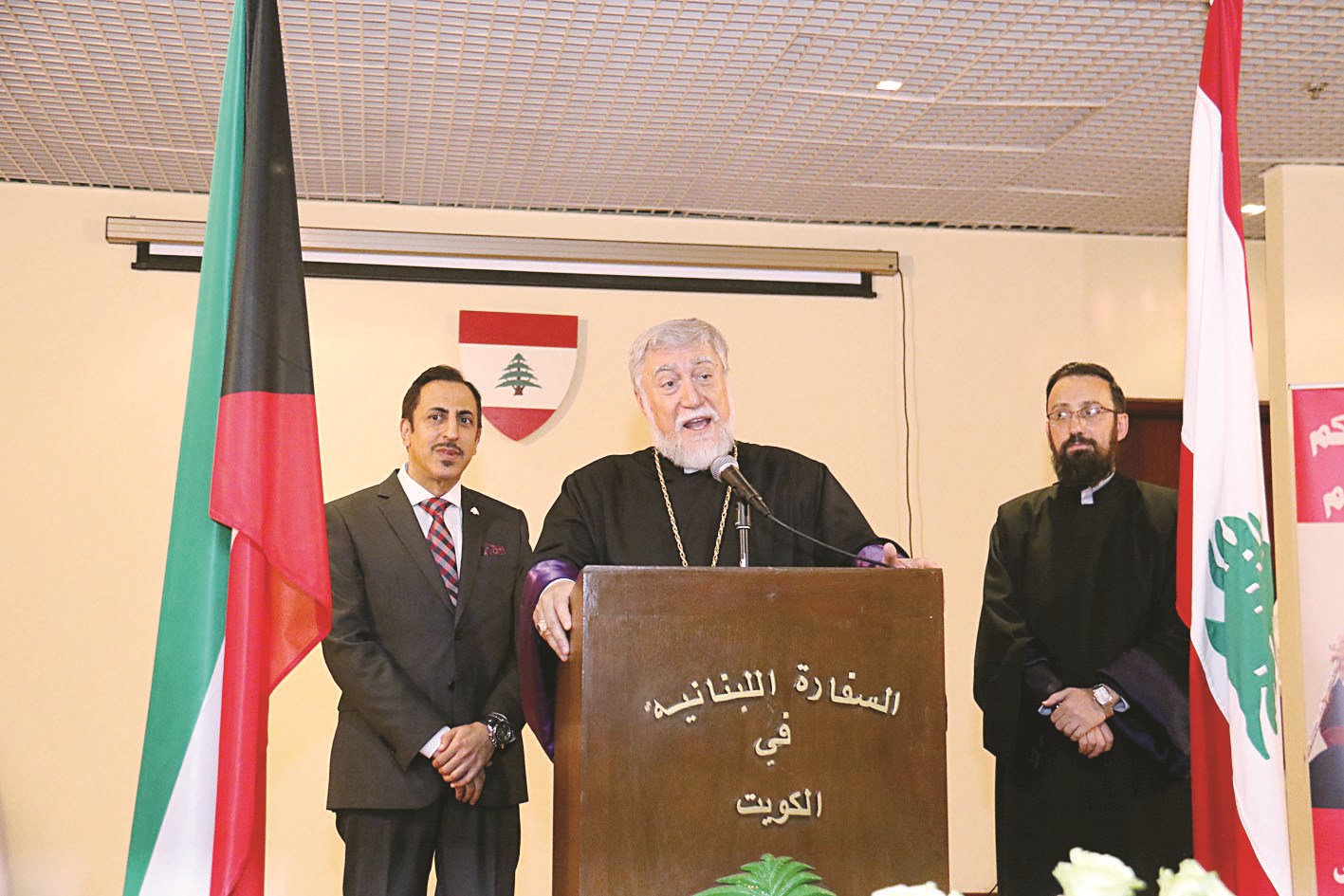 ... ومتحدثاً في السفارة اللبنانية وإلى جانبه السفير ماهر خير       (تصوير بسام زيدان)