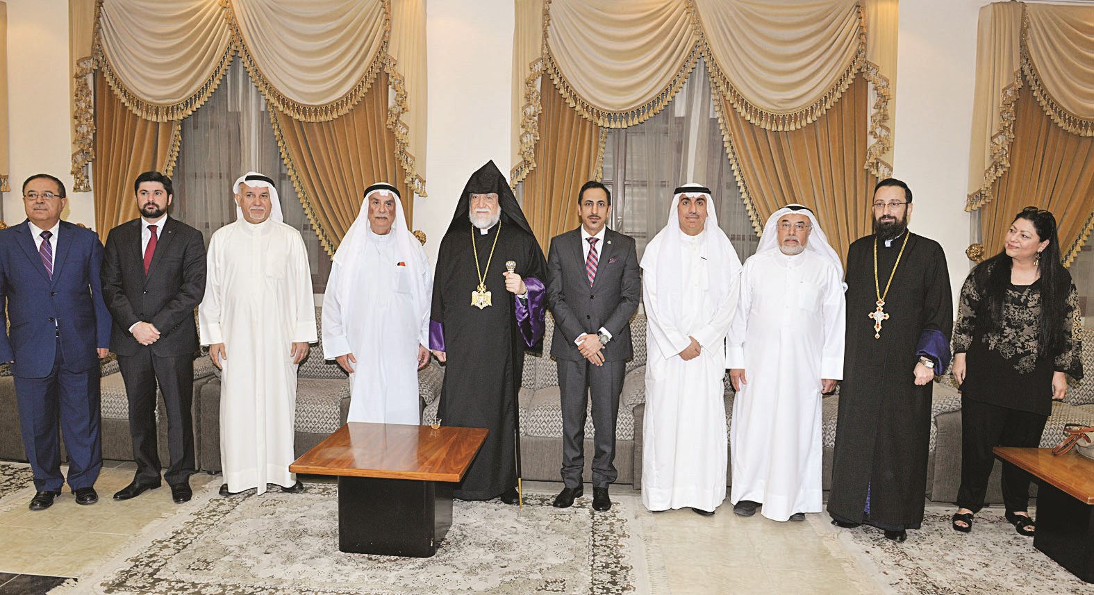 كيشيشيان مع عدد من إداريي الجامعة