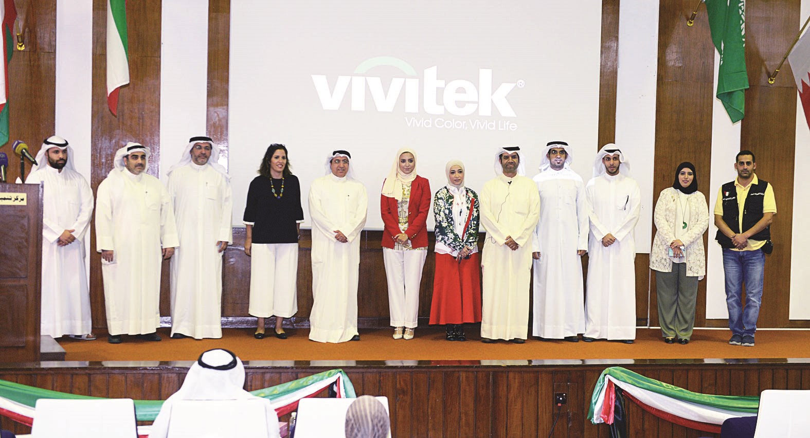 u0628u0648u0634u0647u0631u064a u0645u062au0648u0633u0637u0627u064b u0627u0644u0645u0634u0627u0631u0643u064au0646 u0648u0627u0644u0645u0646u0638u0645u064au0646 u0641u064a u0644u0642u0637u0629 u062cu0645u0627u0639u064au0629 (u062au0635u0648u064au0631 u0632u0643u0631u064au0627 u0639u0637u064au0629)