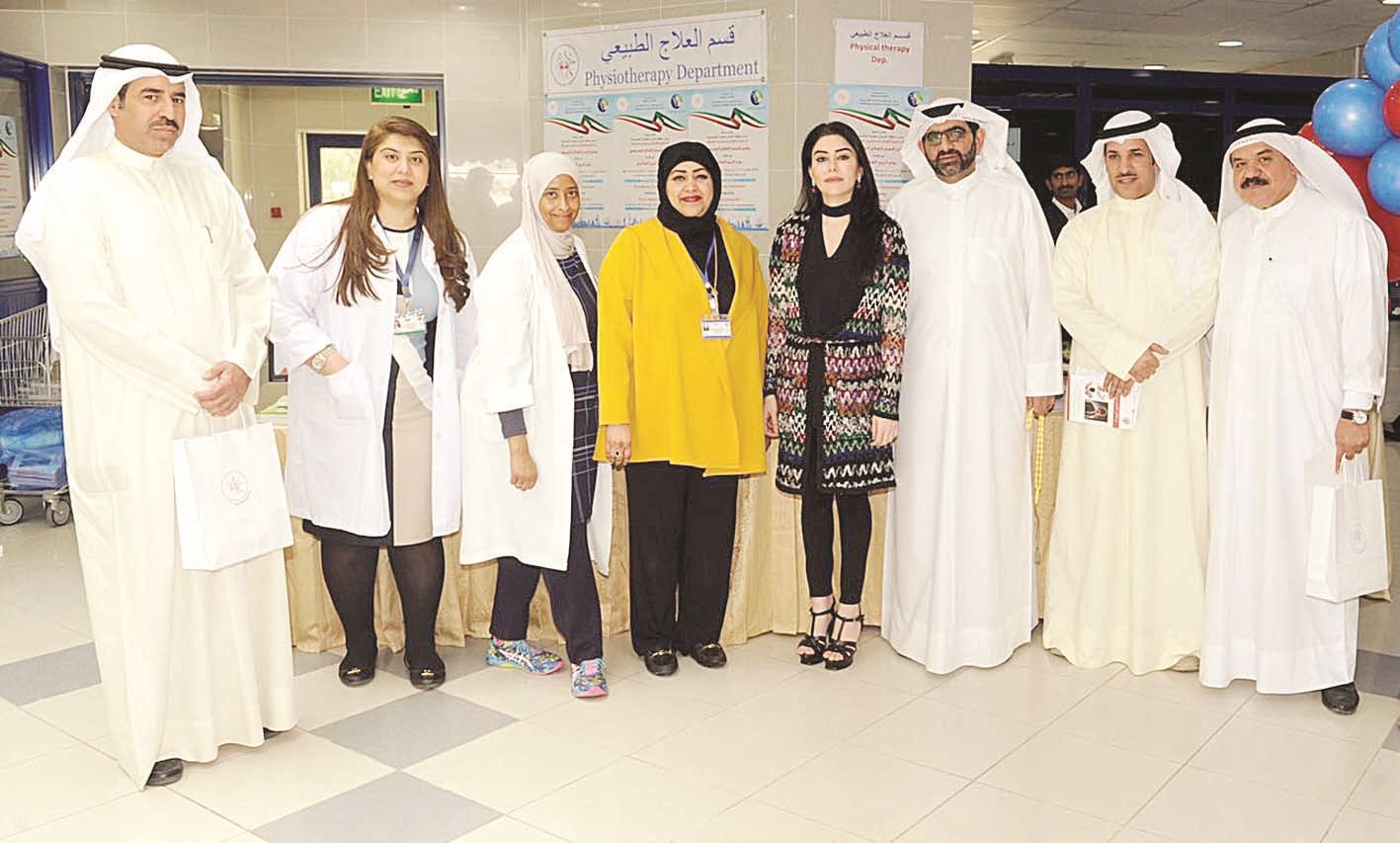 أفراح الصراف تتوسط البارون وطاقم مركز الراشد للحساسية