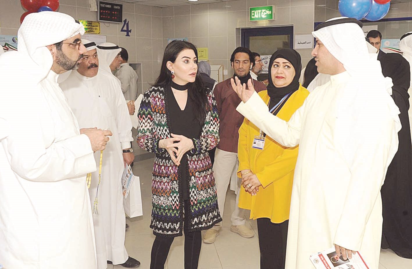 الصراف وجولة في المعرض