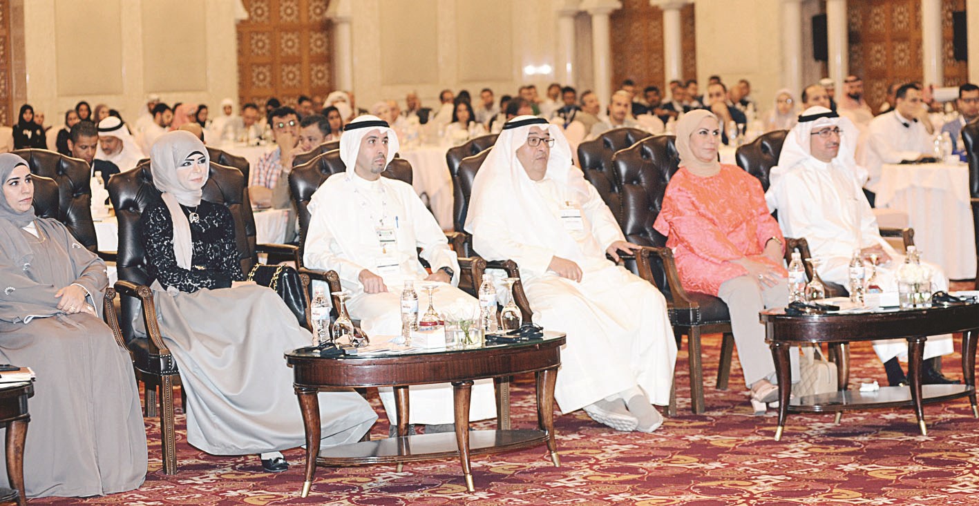 u062du0636u0648u0631 u062du0627u0634u062f u0641u064a u0627u0644u0645u0624u062au0645u0631b (u062au0635u0648u064au0631 u0643u0631u0645 u0630u064au0627u0628)