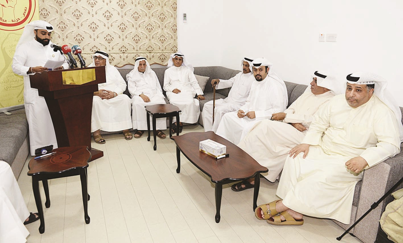 u0623u062du062f u0627u0644u0645u062au062du062fu062bu064au0646 u0641u064a u0627u0644u0627u062du062au0641u0627u0644u064au0629 b (u062au0635u0648u064au0631 u0632u0643u0631u064au0627 u0639u0637u064au0629)