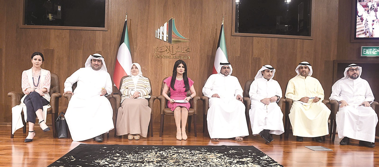 الصبيح والروضان مع عدد من النواب في اللقاء