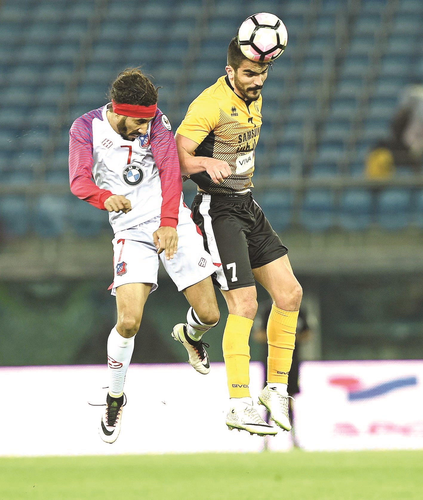 u00abu0627u0644u0623u0635u0641u0631u00bb u0648u0627u0644u0623u0628u064au0636u00bb... u0645u0646 u064au0635u0644 u0625u0644u0649 u0623u0639u0644u0649 u0646u0642u0637u0629u061f (u062au0635u0648u064au0631 u062cu0627u0633u0645 u0628u0627u0631u0648u0646)