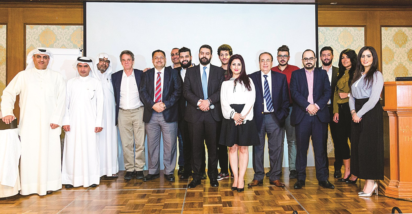 u0641u0631u064au0642 u0627u0644u0634u0631u0643u0629 u0645u0639 u0627u0644u062du0636u0648u0631