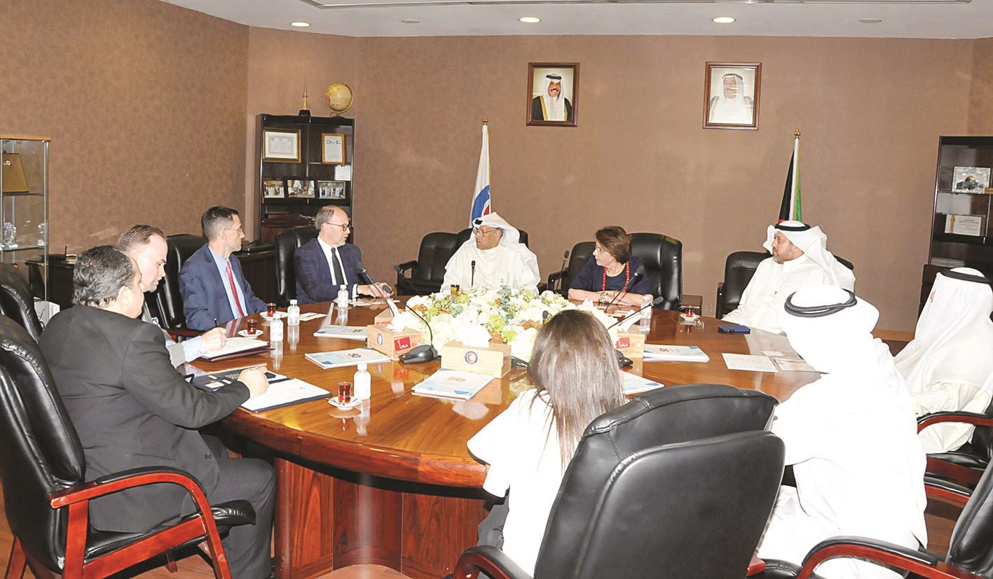 u0627u0644u0633u0641u064au0631 u0627u0644u0623u0645u064au0631u0643u064a u0644u062fu0649 u0627u062cu062au0645u0627u0639u0647 u0628u0648u0641u062f u062cu0645u0639u064au0629 u0627u0644u0647u0644u0627u0644 u0627u0644u0623u062du0645u0631 u0627u0644u0643u0648u064au062au064a