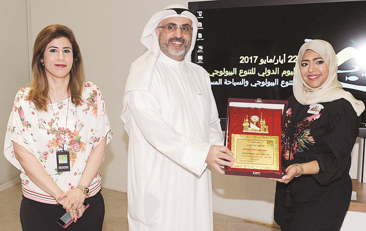 u062au0643u0631u064au0645 u0627u0644u0645u0634u0627u0631u0643u064au0646 u0641u064a u0627u0644u0627u062du062au0641u0627u0644 (u062au0635u0648u064au0631 u0633u0639u062f u0647u0646u062fu0627u0648u064a)