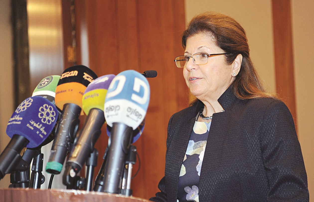 سميرة السيدعمر متحدثة               (تصوير طارق عزالدين)