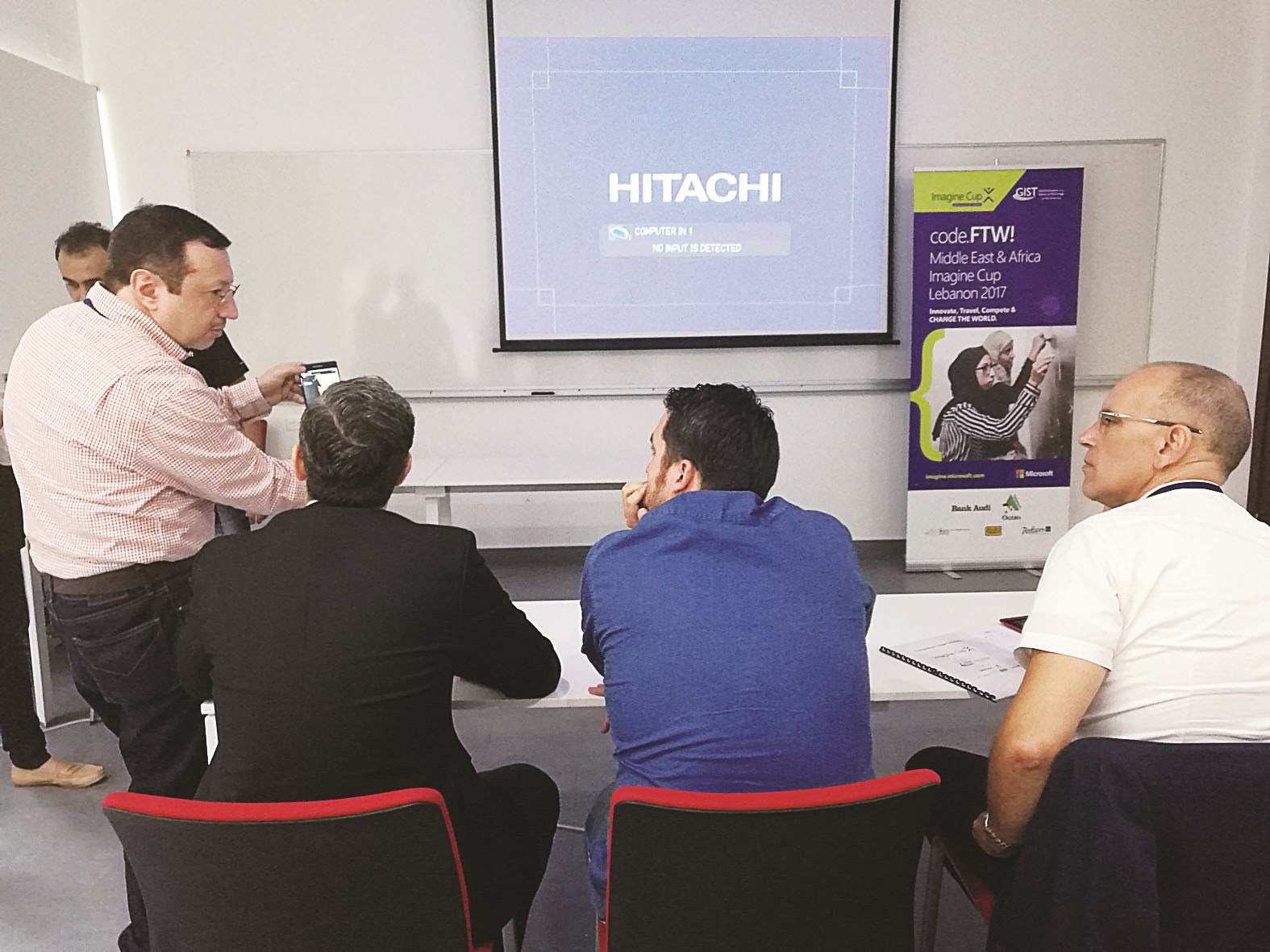 أمير زيد يشرح للحكام عن تطبيق الفريق الكويتي