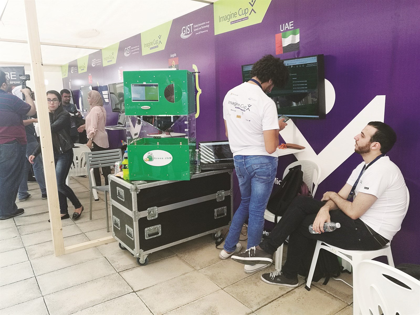 الطلاب الإماراتيون ومشروعهم