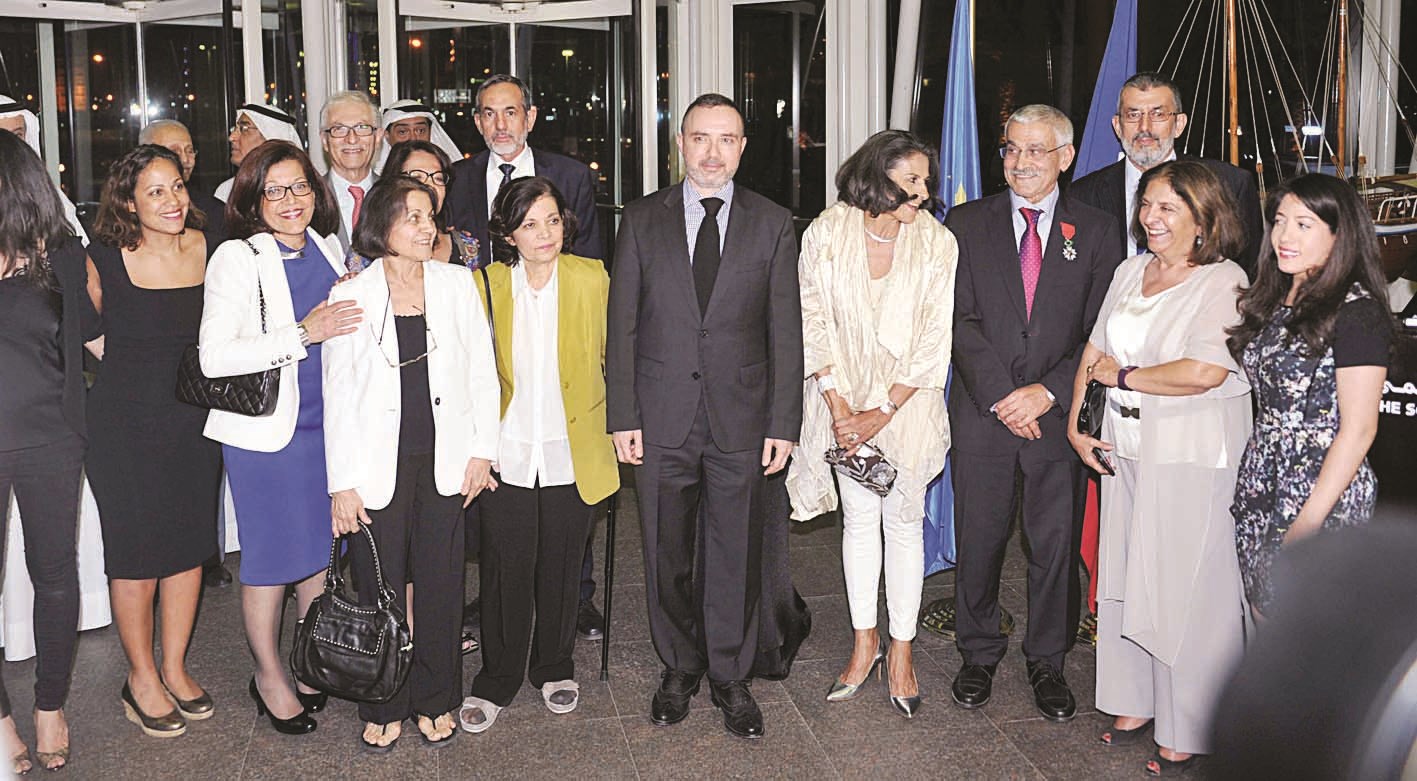 شهاب الدين ونخلة يتوسطان عدداً من الحضور (تصوير سعد هنداوي)