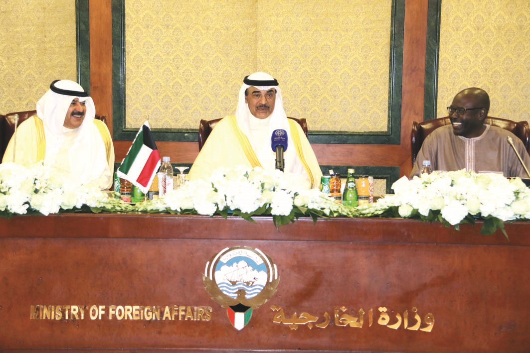 u0627u0644u062eu0627u0644u062f u0645u062au0648u0633u0637u0627u064b u0627u0644u062cu0627u0631 u0627u0644u0644u0647 u0648u0623u0645u0628u0627u0643u064a u0641u064a u0627u0644u0644u0642u0627u0621 (u062au0635u0648u064au0631 u0623u0633u0639u062f u0639u0628u062fu0627u0644u0644u0647)