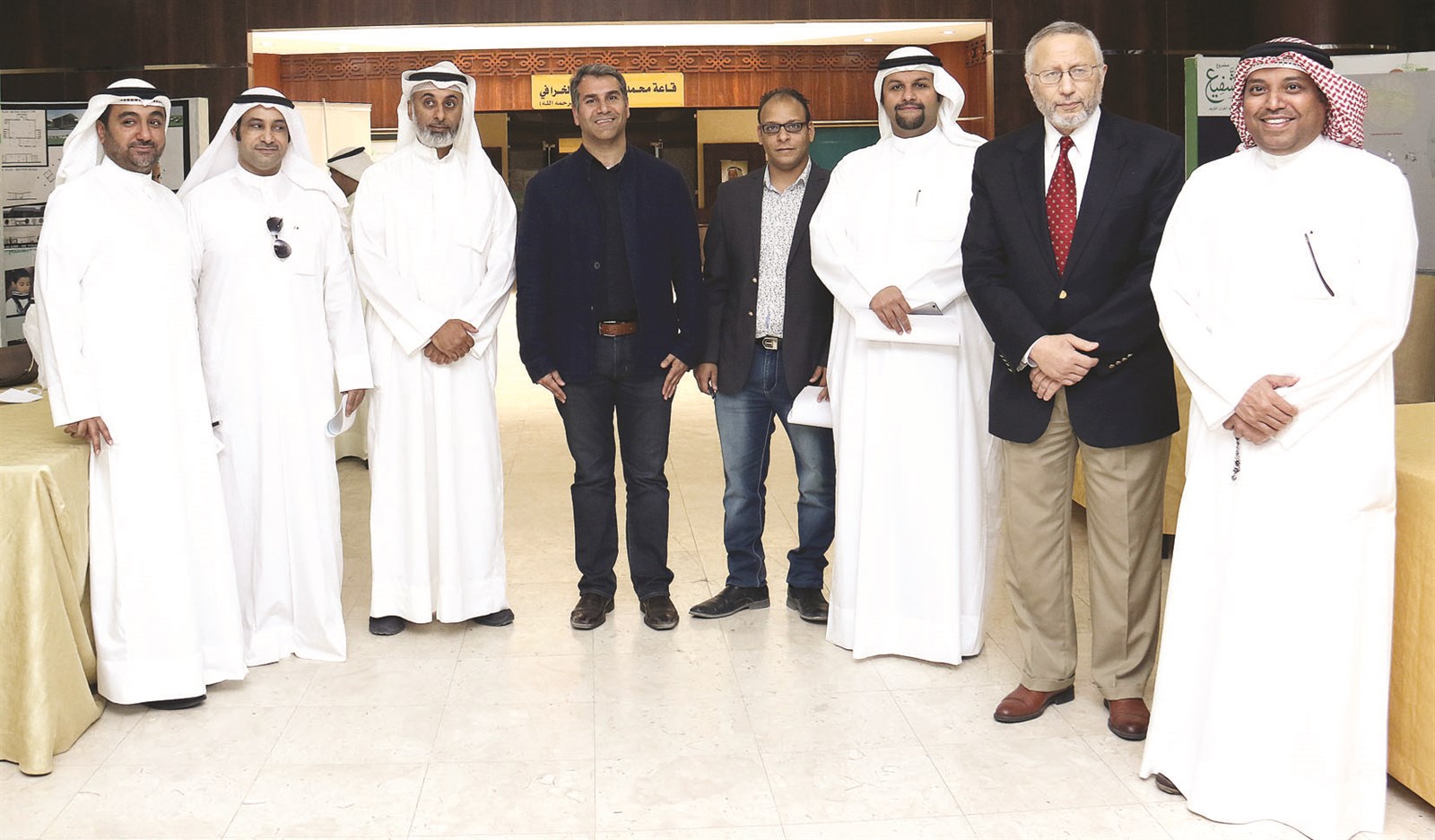 u0627u0644u0645u0634u0627u0631u0643u0648u0646 u0641u064a u0635u0648u0631u0629 u062cu0645u0627u0639u064au0629  (u062au0635u0648u064au0631 u0628u0633u0627u0645 u0632u064au062fu0627u0646)