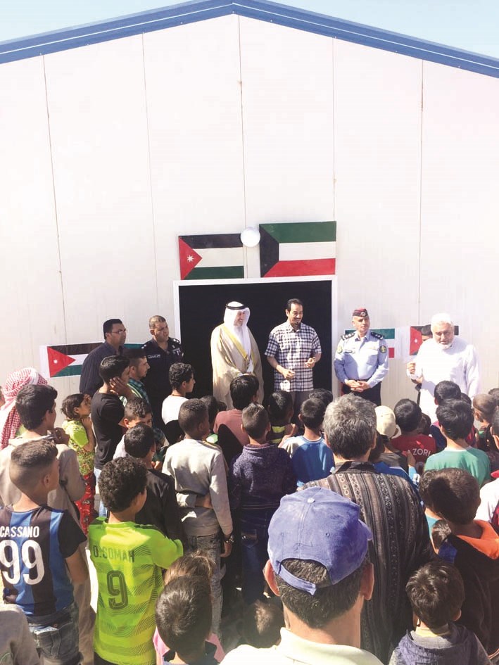 u0627u0644u0633u0641u064au0631 u0627u0644u062fu0639u064au062c u0648u0646u0627u0626u0628 u0645u062fu064au0631 u0627u0644u0647u064au0626u0629 u0645u0639 u0625u0645u0627u0645 u0627u0644u0645u0633u062cu062f u0648u0628u0639u0636 u0627u0644u0644u0627u062cu0626u064au0646 u0623u0645u0627u0645 u0627u0644u0645u0633u062cu062f