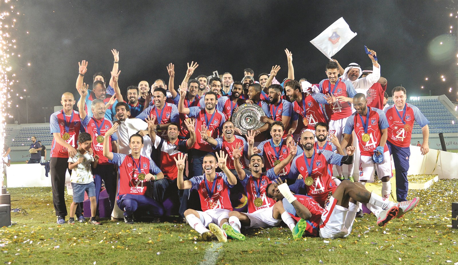 u0644u0627u0639u0628u0648 u00abu0627u0644u0639u0645u064au062fu00bb u0645u062du062au0641u0644u064au0646 u0628u0627u0644u0644u0642u0628 u0627u0644u062bu0627u0644u062b u0639u0634u0631 u0641u064a u0645u0633u0627u0628u0642u0629 u0627u0644u062fu0648u0631u064a       (u0627u0644u0623u0632u0631u0642 u062fu0648u062a u0643u0648u0645)