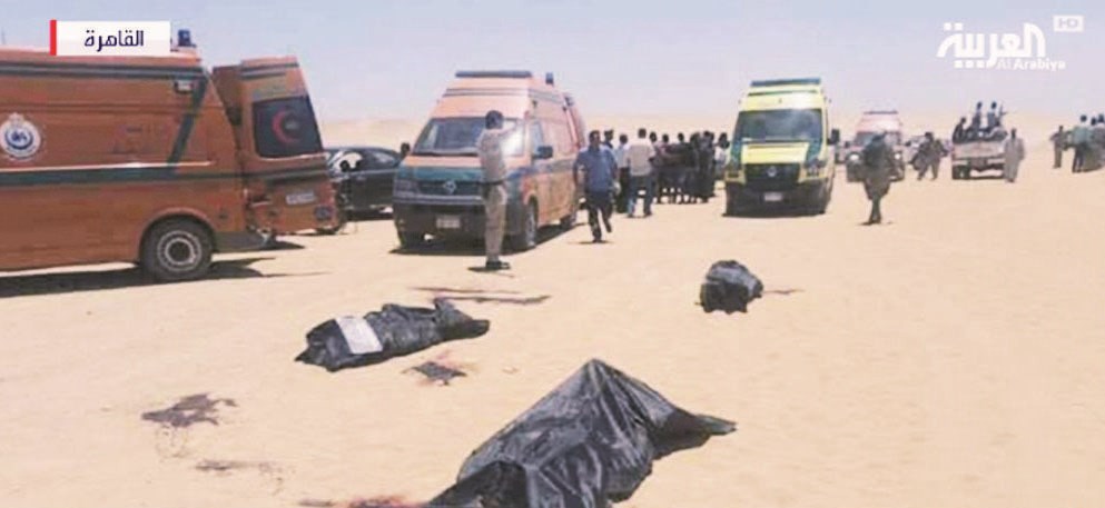 جثث لضحايا الهجوم على الارض