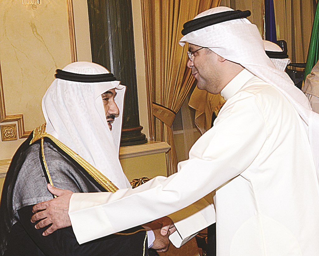 ناصر المحمد يتلقى تهنئة عبدالعزيز اسحق